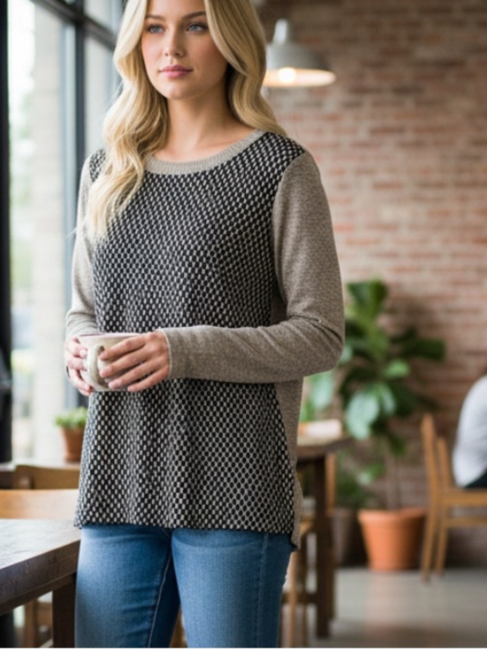 Le Lis Black and Tan Patterned Long-Sleeve Knit Top